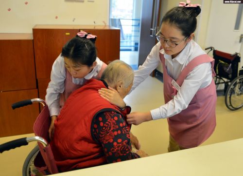 Japanese companies are rushing to gain access to China’s elderly care and childcare market.jpg