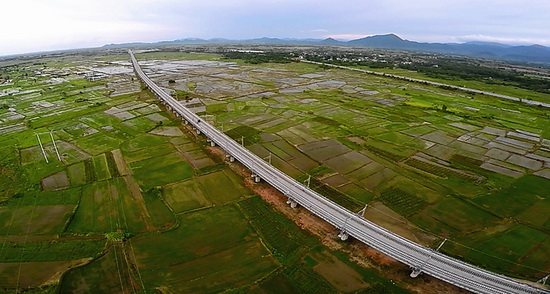 全球首条环岛高铁在我国海南省开通