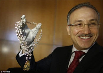 The designer behind the world’s most expensive diamond necklace.jpg