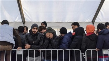 Germany cracks down on Balkan migrants as it welcomes Syrians.jpg