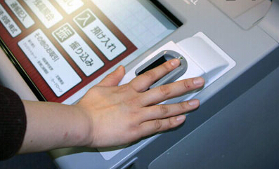 日本银行推出新型ATM机 首次实现指纹取款