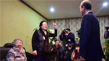 韩国民众抗议日韩慰安妇协议.jpg