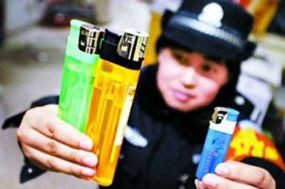 New railway regulations: kitchen knives and kitchen knives are not allowed to bring train lighters up to two.jpg