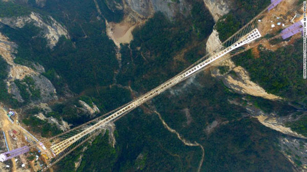 张家界将开放世界最长最高玻璃桥2.jpg
