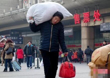 So far, 1.38 billion passengers have been sent nationwide during the Spring Festival travel season.jpg