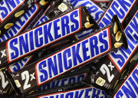 Snickers eats plastic Mars global large-scale recall of chocolate.jpg