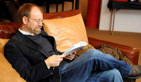 2013年，美国作家乔治·桑德斯于雪城大学