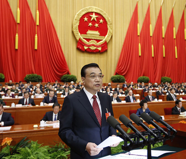 Premier Li Keqiang: This year, the poverty alleviation task for the rural population of more than 10 million will be completed.jpg