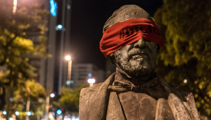 Artist Blindfolds Statues in Brazil.png