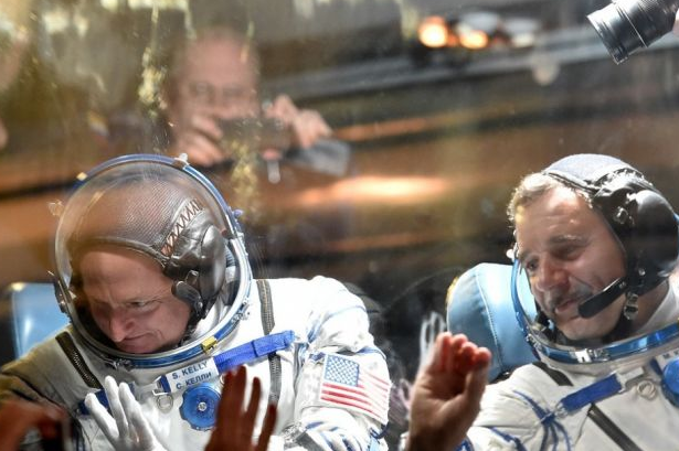 宇航员凯利和科尔尼延科返回地球