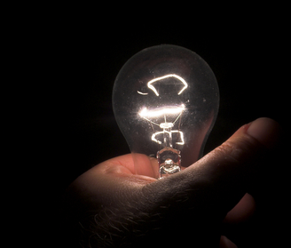 爱迪生发明了电灯泡