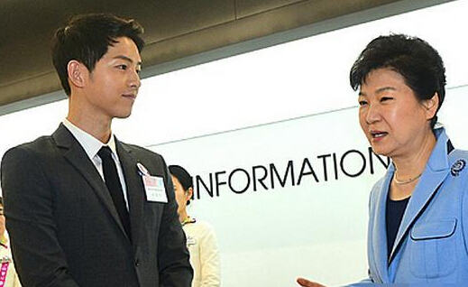 South Korean President Park Geun-hye meets with Joong-ki Oba praised as a patriotic youth.jpg