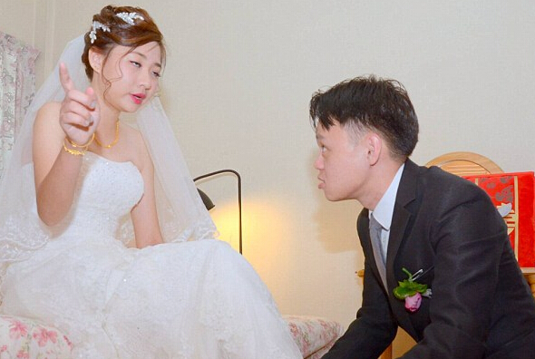 A couple of Singaporeans’ wedding photos are the worst in history .jpg