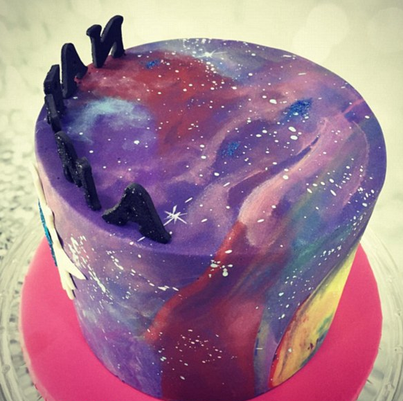 可以吃的银河:星空蛋糕风靡社交网络!
