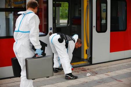 A man at a Munich railway station in Germany caused 1 death and 3 injuries with a knife .jpg