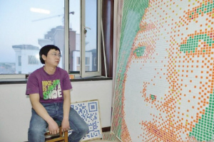 The guy in Shenyang used Rubik’s cube to spell out the portrait of his sweetheart, but his confession was rejected.jpg