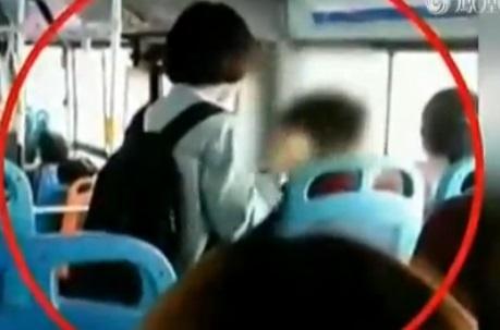 Jinan man was assaulted by female passengers The era of female harassment has arrived? .jpg