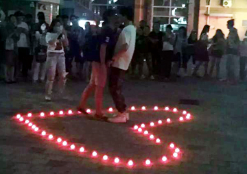 A boy from the National People's University confessed his love to another boy .jpg