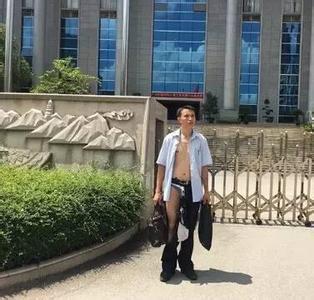 Lawyer Wu Liangshu refused to apologize from the court and demanded that the judicial police be held accountable.jpg