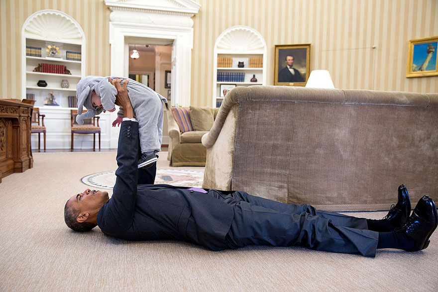 Obama under the lens of the White House photographer, it turns out that you are like this.jpg