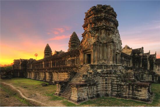 柬埔寨吴哥窟旁发现地下巨城