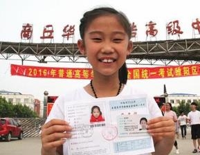A 9-year-old girl from Henan participated in the college entrance examination with a total score of 172. Her father said that she will continue to participate in the next year..jpg