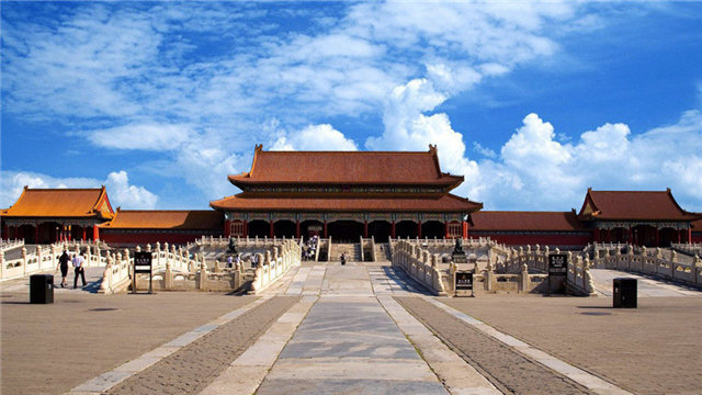 The Forbidden City will demolish all illegal buildings within 3 years.jpg