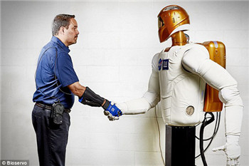 The magic robot glove allows you to gain superhuman power in seconds.jpg
