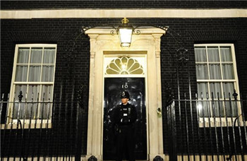 No. 10 Downing Street Cameron hurriedly moved and left the cat .jpg