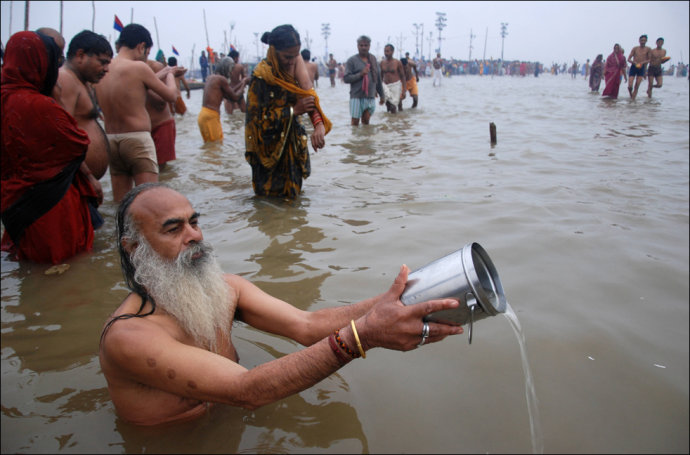 The Indian Post Office began to express the holy water of the Ganges River nationwide?.jpg