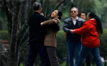 The survey shows that Asians believe that money brings happiness.jpg