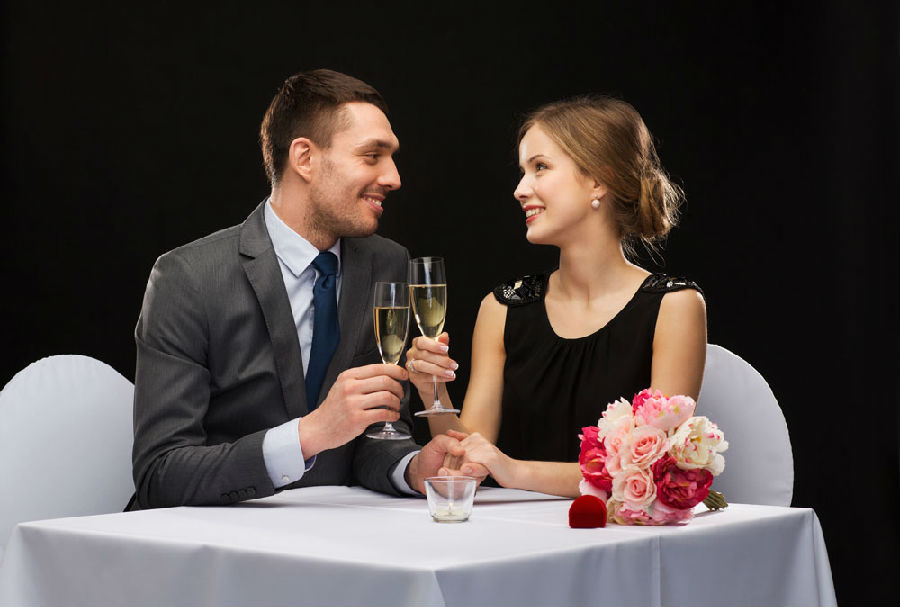 研究显示 共饮美酒让伴侣更幸福