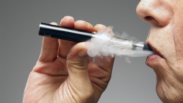 医学研究表明电子香烟能导致严重肺部问题1.jpg