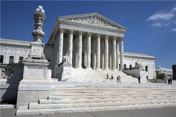 The U.S. Supreme Court stopped transgender students from choosing the right to use toilets.jpg