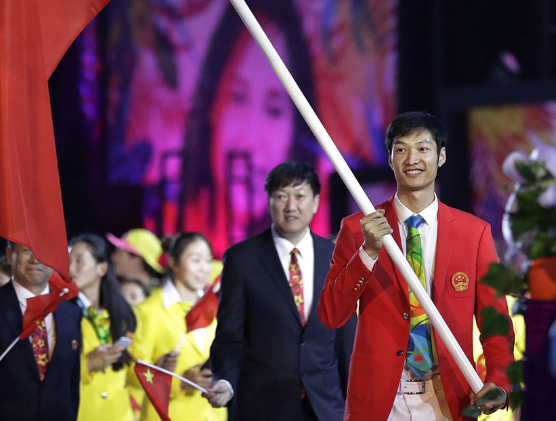 里约奥运会开幕 击剑冠军雷声担任中国代表团旗手