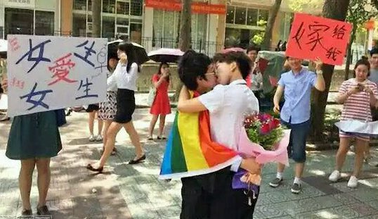 A university in Guangdong refuses to issue a graduation diploma for a pair of lesbian students.jpg