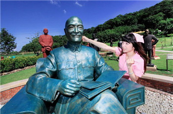 Where did the disappearing statues of Chiang Kai-shek in Taiwan?.jpg