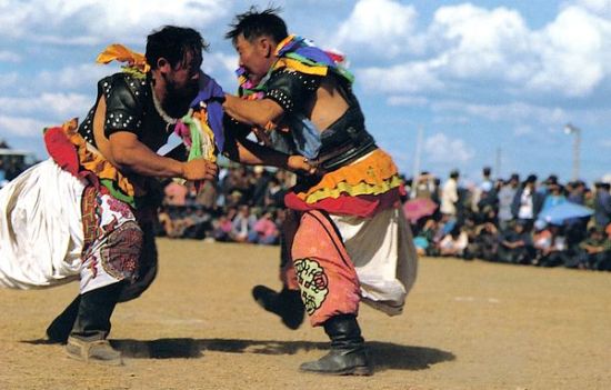 Chinese and English bilingual talks on Chinese folk customs Issue 92: Wrestling.jpg