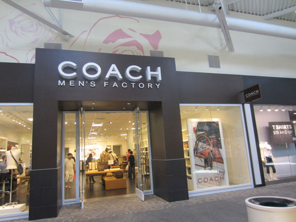 为重获品牌声望 寇驰从北美商场大规模撤出In a Move to Regain Prestige, Coach Pulls Out of Some Department Stores