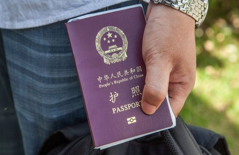 A Chinese tourist was mistaken as a refugee staying in Germany for two weeks.jpg