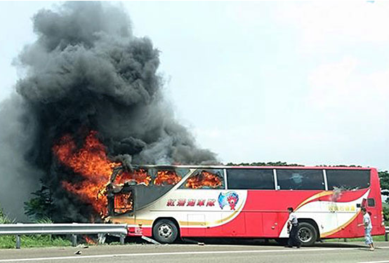The Taiwan tour bus accident is suspected to be caused by the driver's revenge and self-immolation.jpg