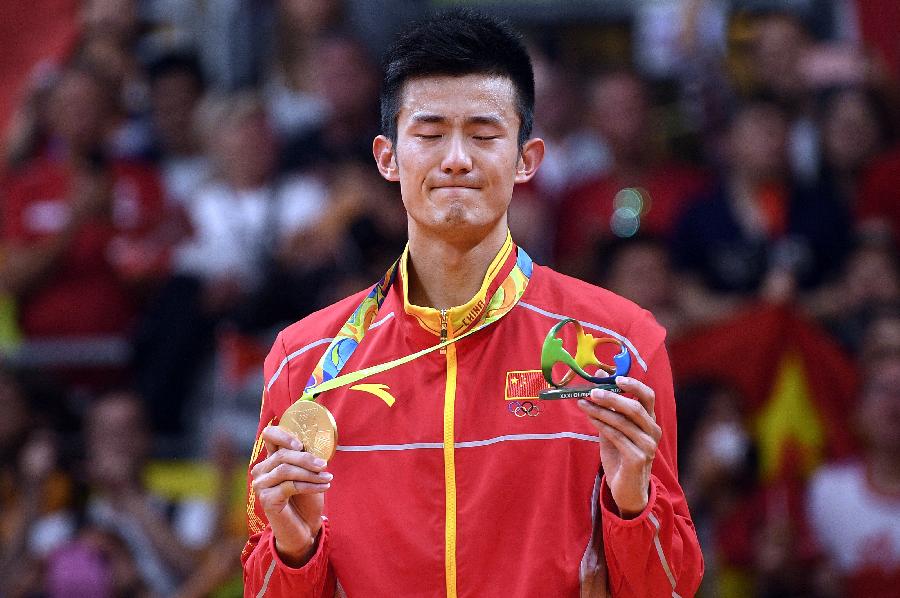 In the badminton men’s singles final, Chen Long defeated Li Zongwei to win the gold medal.jpg
