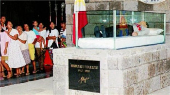 At least 1,500 people in the Philippines protested against the funeral of heroes.jpg
