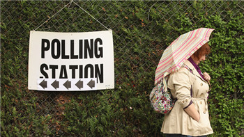 英美民主政体遭遇危机 濒临崩溃.jpg