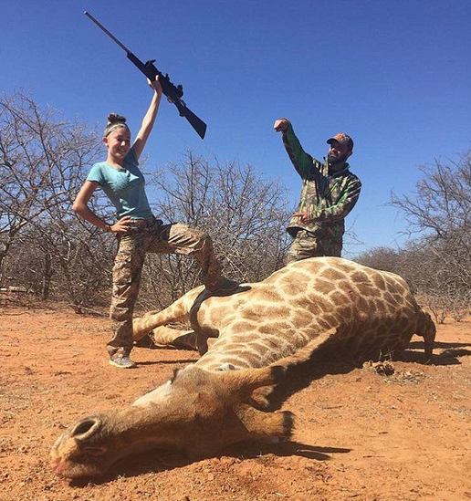 美国12岁少女面晒大量猎杀动物照 遭死亡威胁