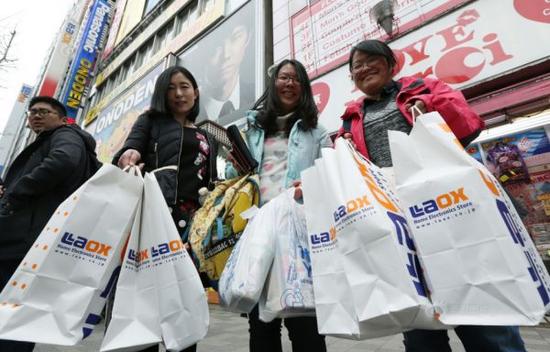 Brexit has led to an increase in tax-free shopping. Chinese tourists accounted for the main .jpg