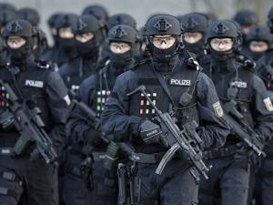 Germany intends to call on the public to stock up on dry food for ten days to prevent terrorist attacks.jpg