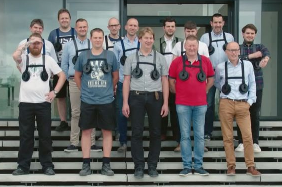 How hard is it for a woman E-cup? These male employees are forced to experience it firsthand! .jpg