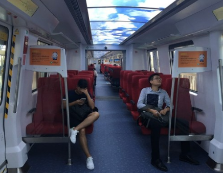 There is a sharp contrast between the business class and the ordinary class on Shenzhen Metro Line 11.jpg