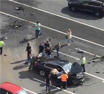 The driver of Putin's special car was killed on the spot in a car accident. .jpg